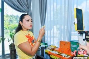清徐泰国主播品三亚榴莲：“尝到了家乡味”